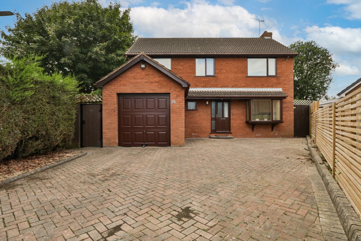 4 bed detached house for sale in Deans Drive, Hull - Property Image 1