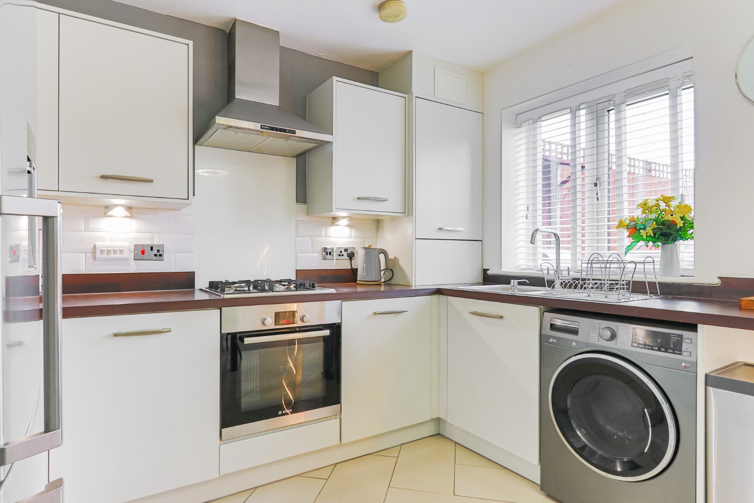 2 bed semi-detached house for sale in Perivale Close, Hull - Property Image 1