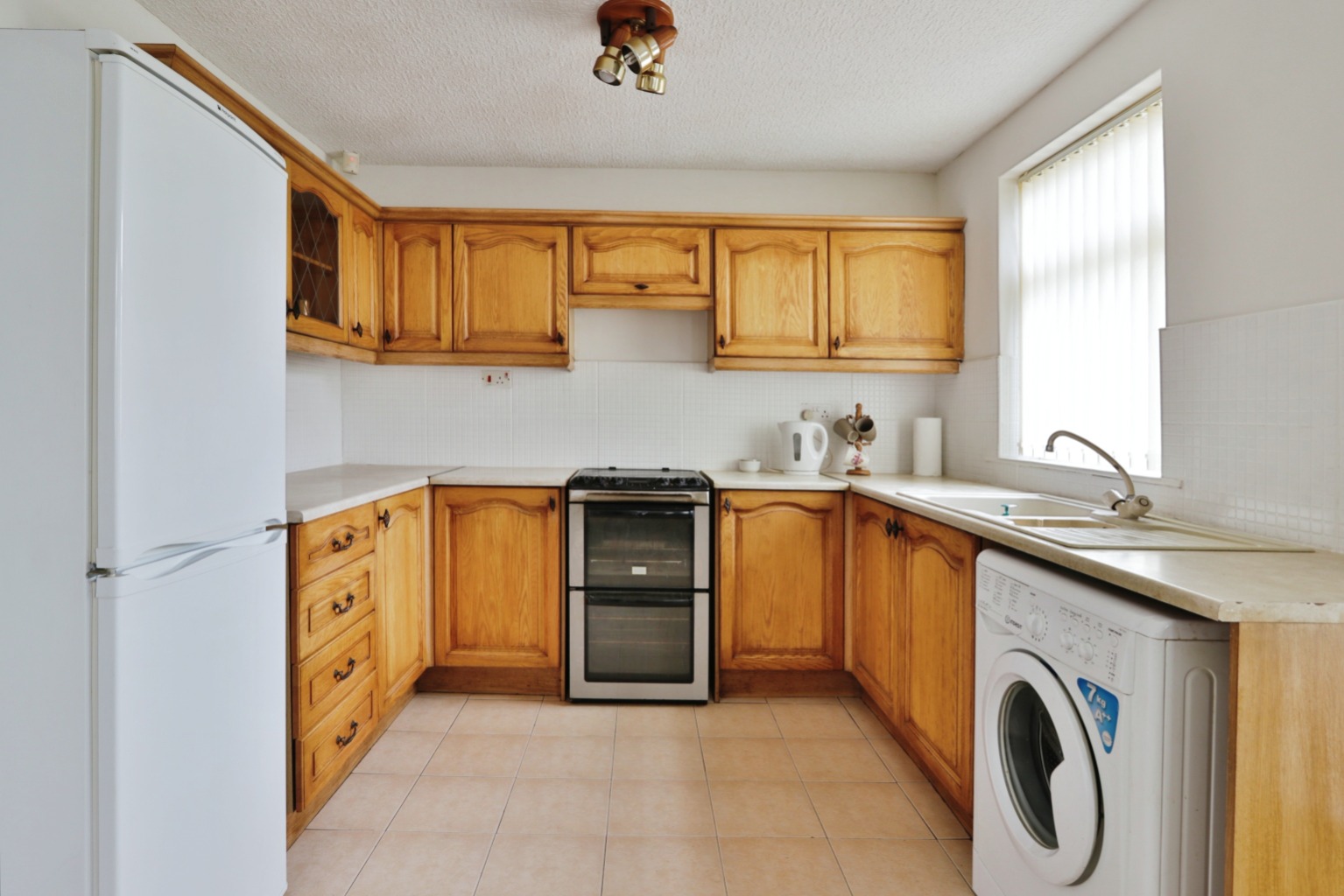 3 bed end of terrace house for sale in Axminster Close, Hull  - Property Image 6