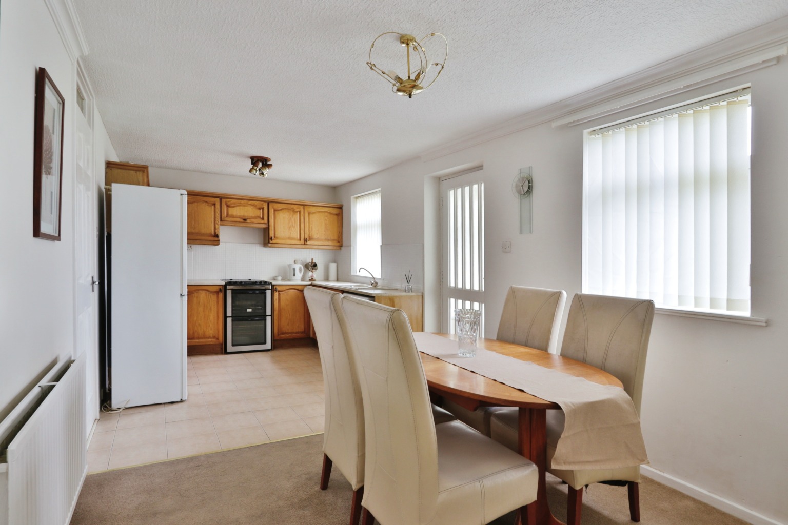 3 bed end of terrace house for sale in Axminster Close, Hull  - Property Image 4