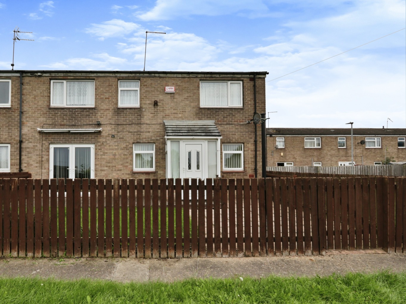 3 bed end of terrace house for sale in Axminster Close, Hull  - Property Image 2