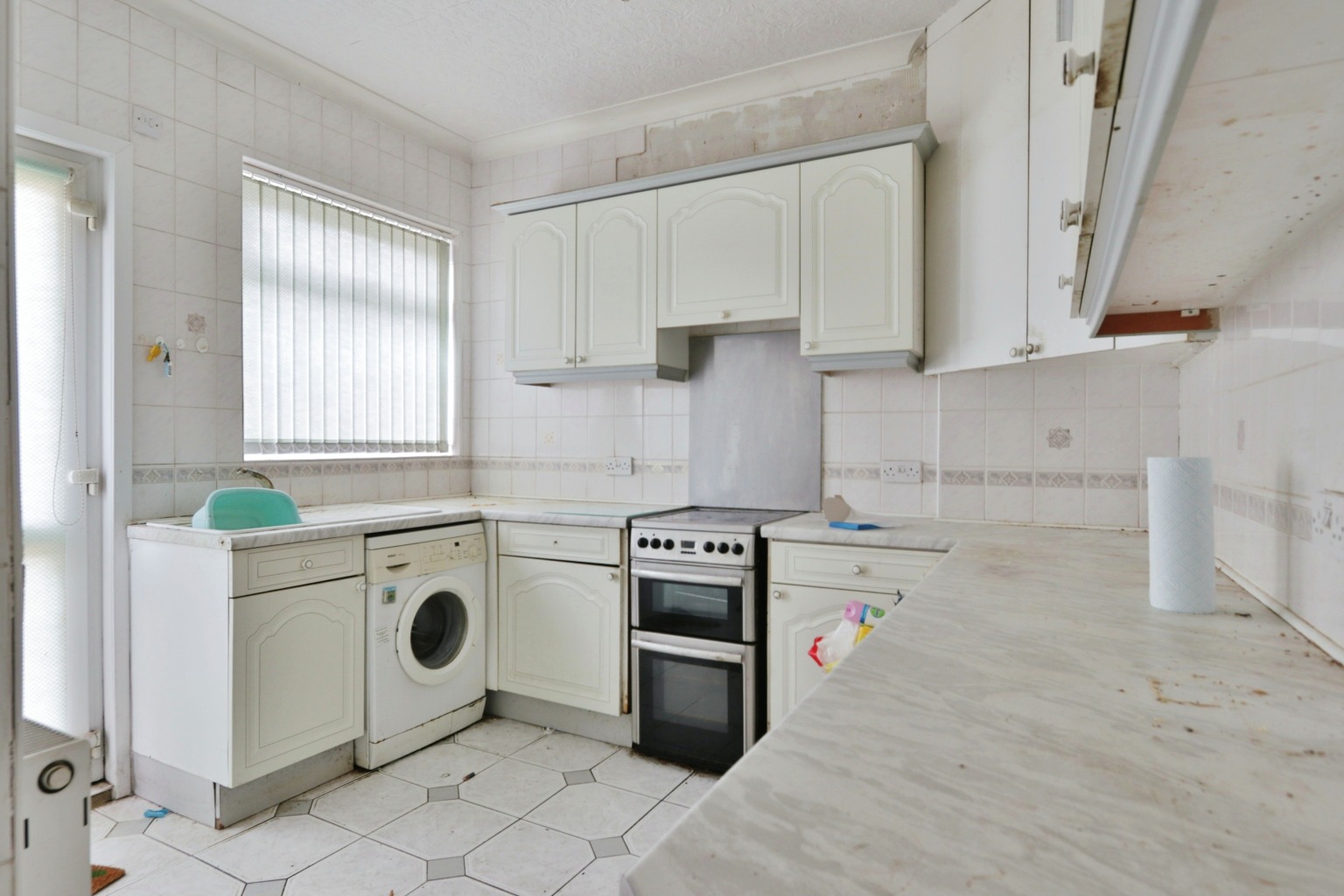 3 bed terraced house for sale in Lilac Avenue, Hull  - Property Image 2