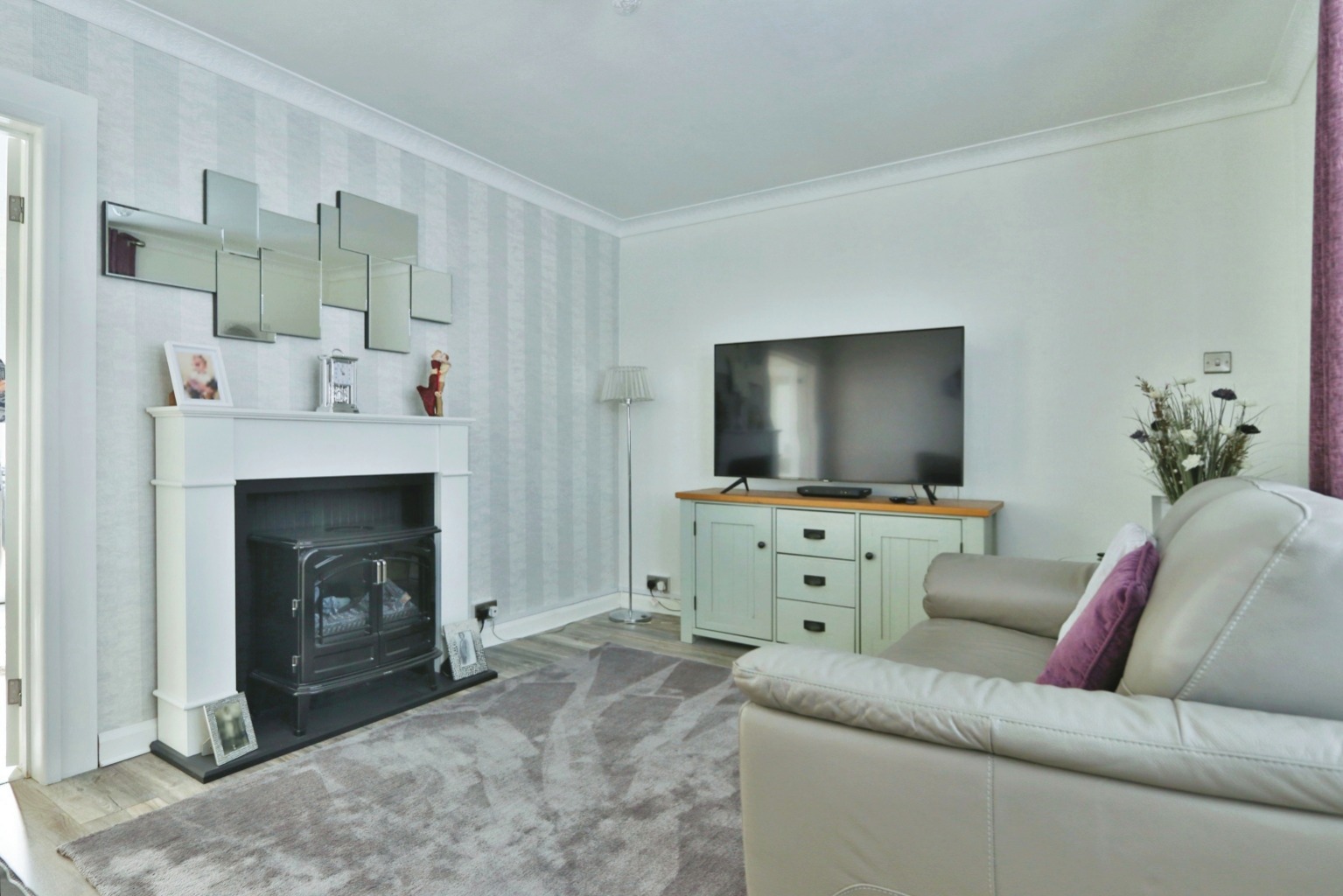3 bed semi-detached house for sale in East Mount Avenue, Hull  - Property Image 3