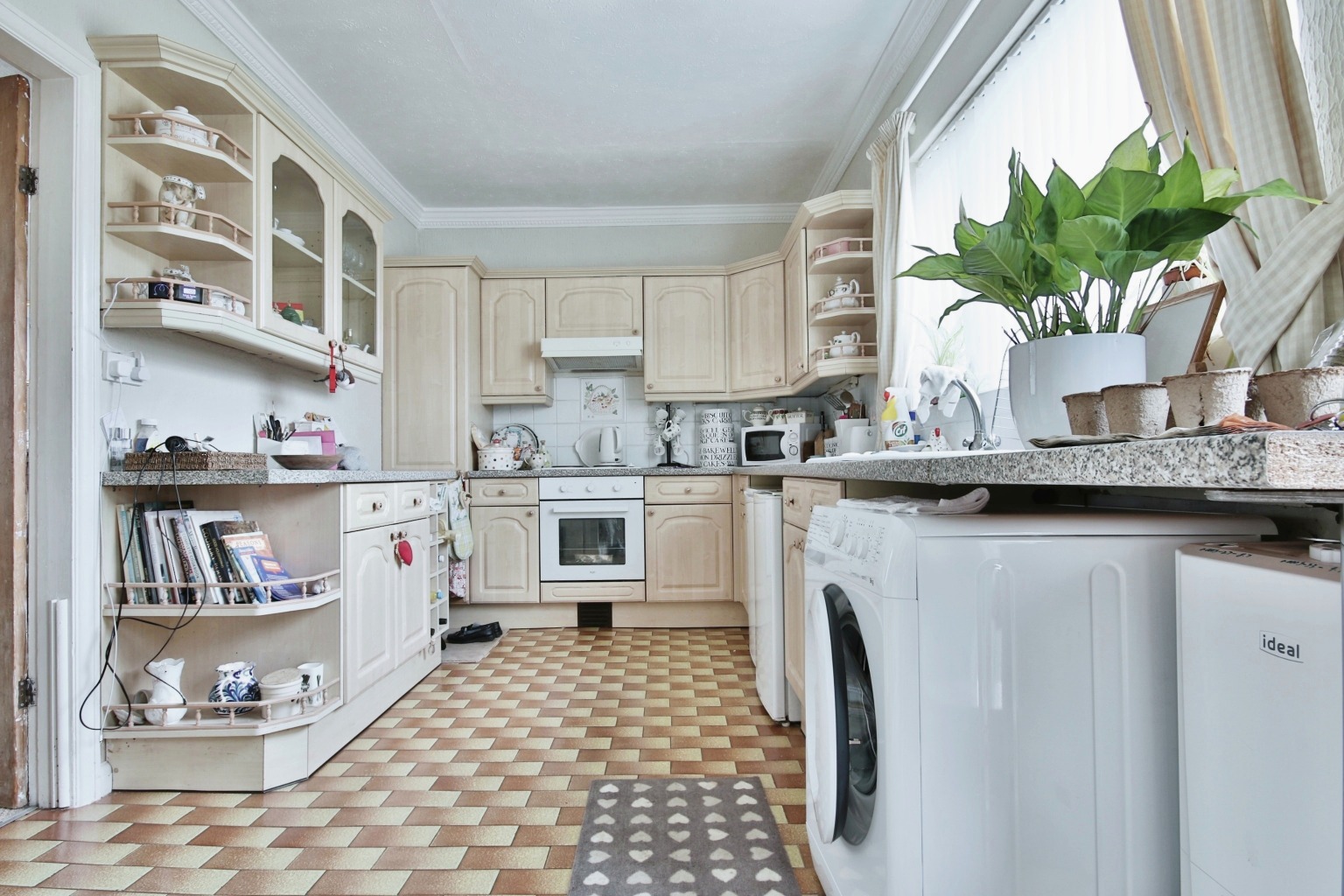 3 bed end of terrace house for sale in James Reckitt Avenue, Hull  - Property Image 2