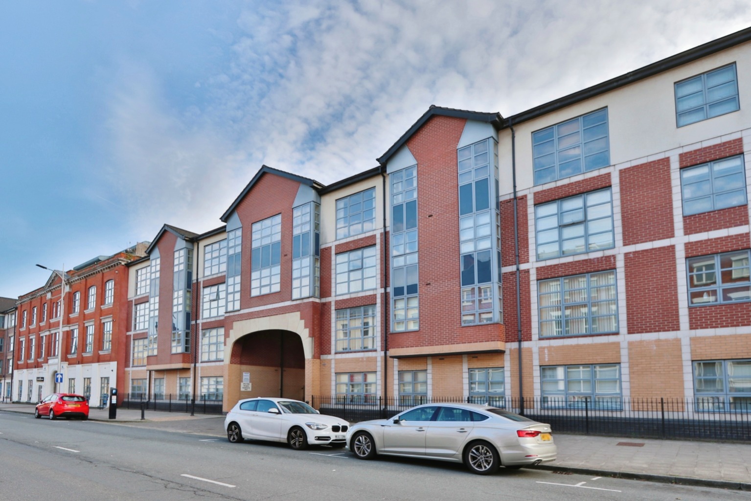 2 bed flat for sale in Wright Street, Hull - Property Image 1