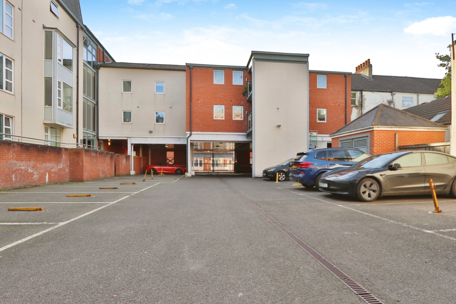 2 bed flat for sale in Kingston Square, Hull  - Property Image 12