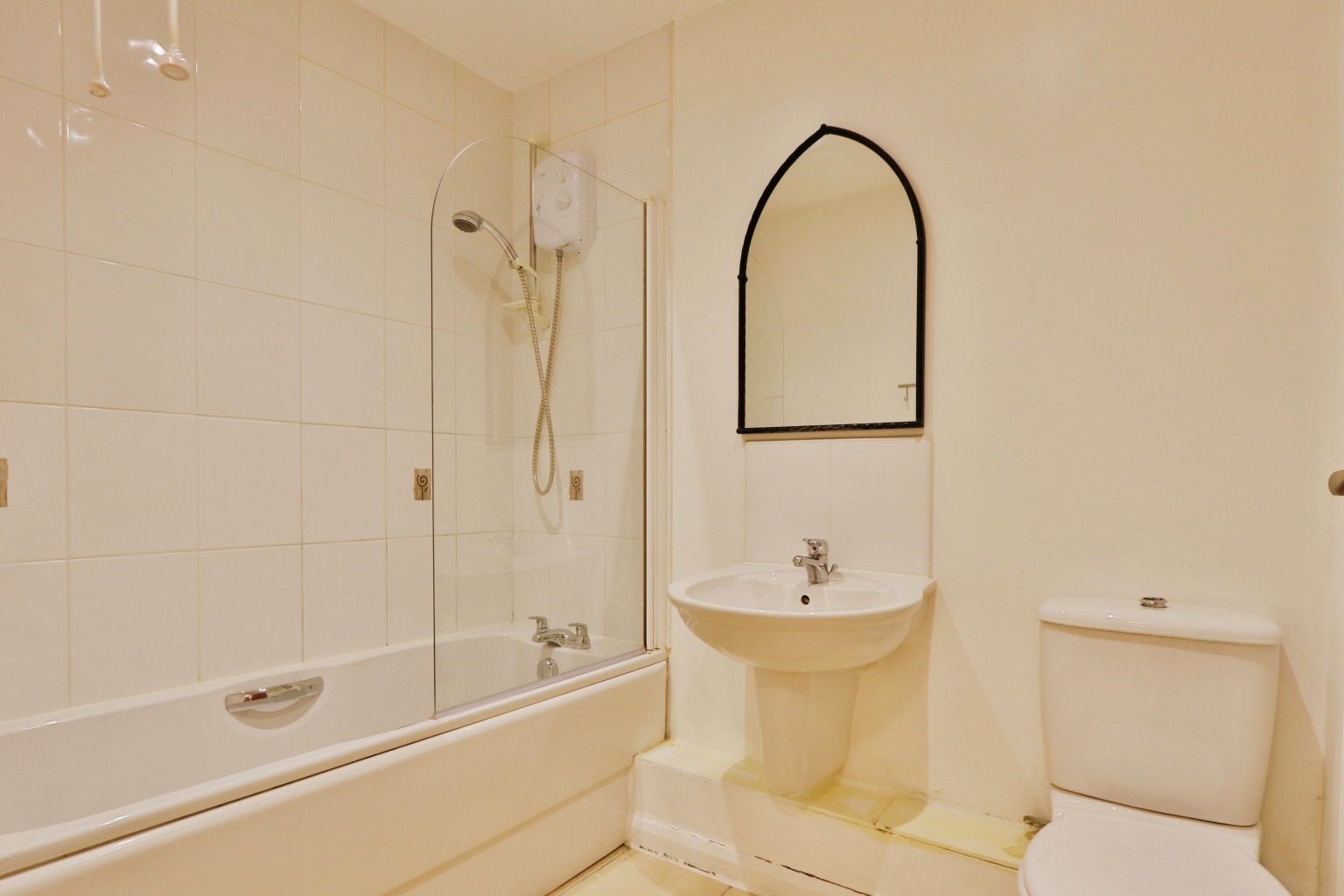 2 bed flat for sale in Kingston Square, Hull  - Property Image 11