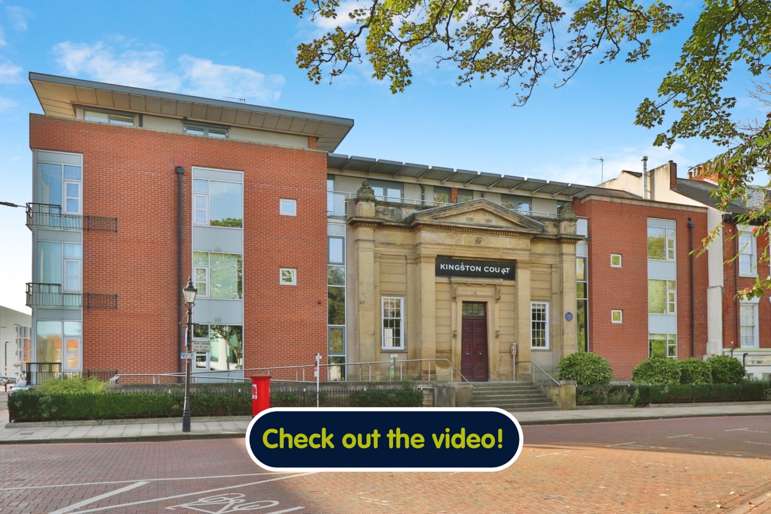 2 bed flat for sale in Kingston Square, Hull  - Property Image 1