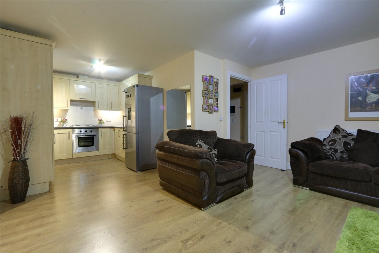 2 bed flat for sale in Redhill Park, Hull  - Property Image 4
