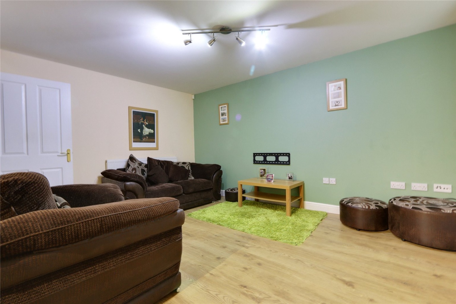 2 bed flat for sale in Redhill Park, Hull  - Property Image 3