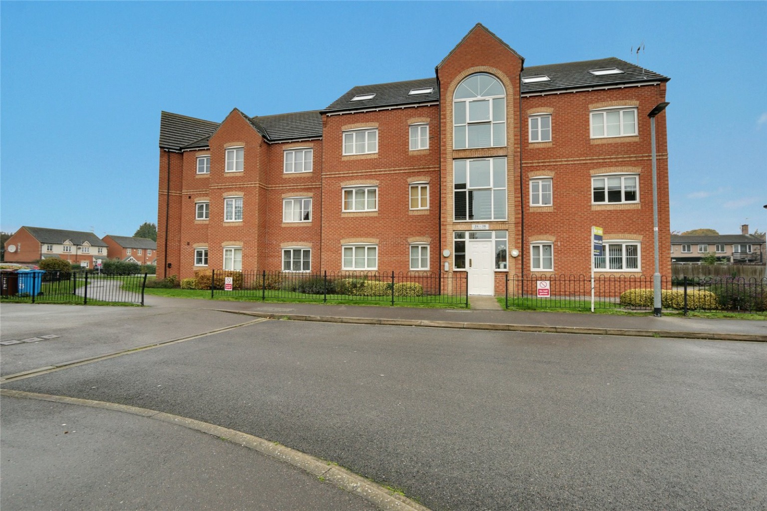 2 bed flat for sale in Redhill Park, Hull - Property Image 1