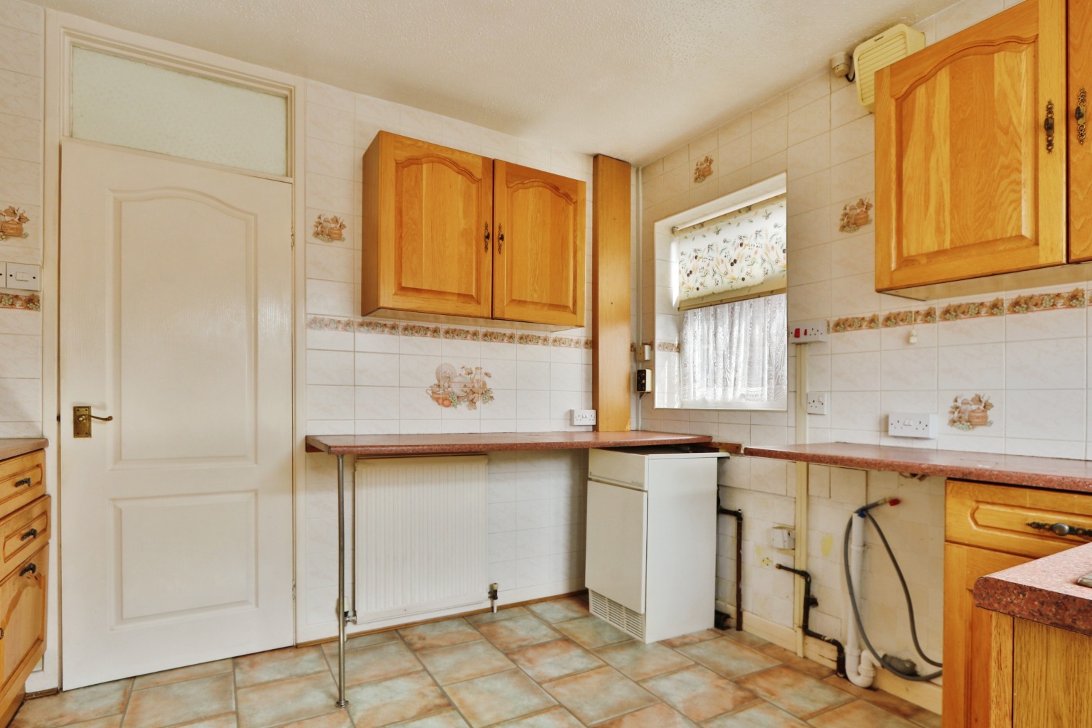 2 bed semi-detached bungalow for sale in Compass Road, Hull  - Property Image 5