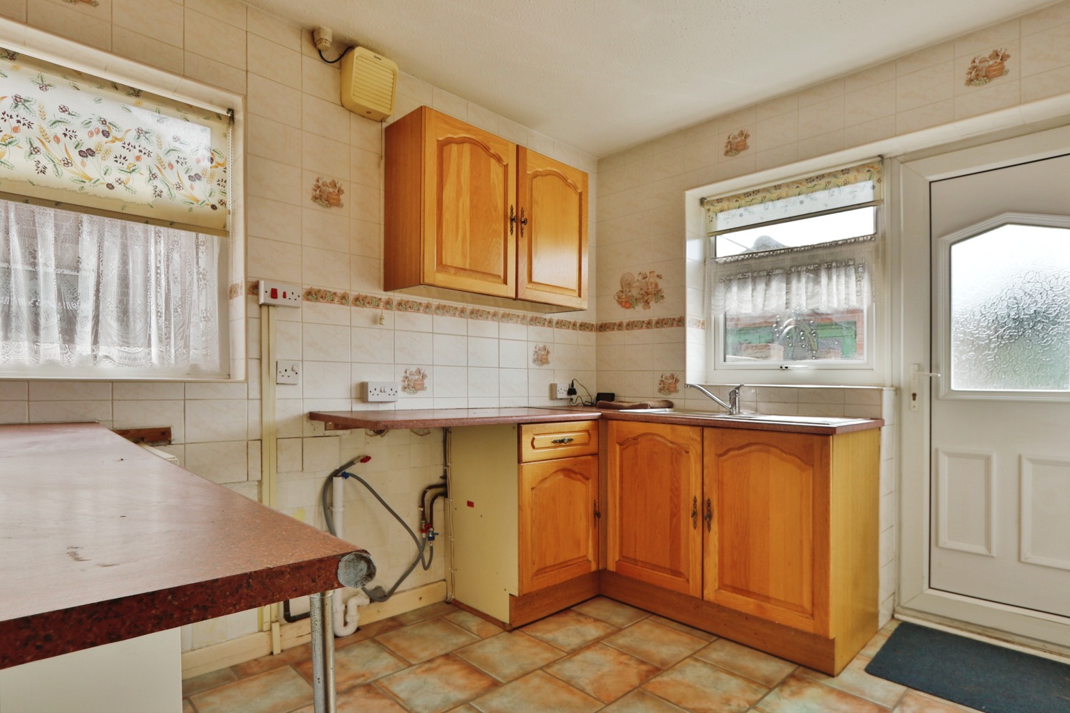 2 bed semi-detached bungalow for sale in Compass Road, Hull  - Property Image 4