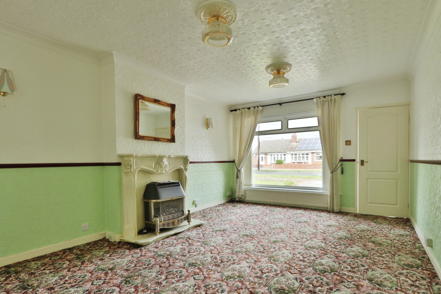 2 bed semi-detached bungalow for sale in Compass Road, Hull  - Property Image 2