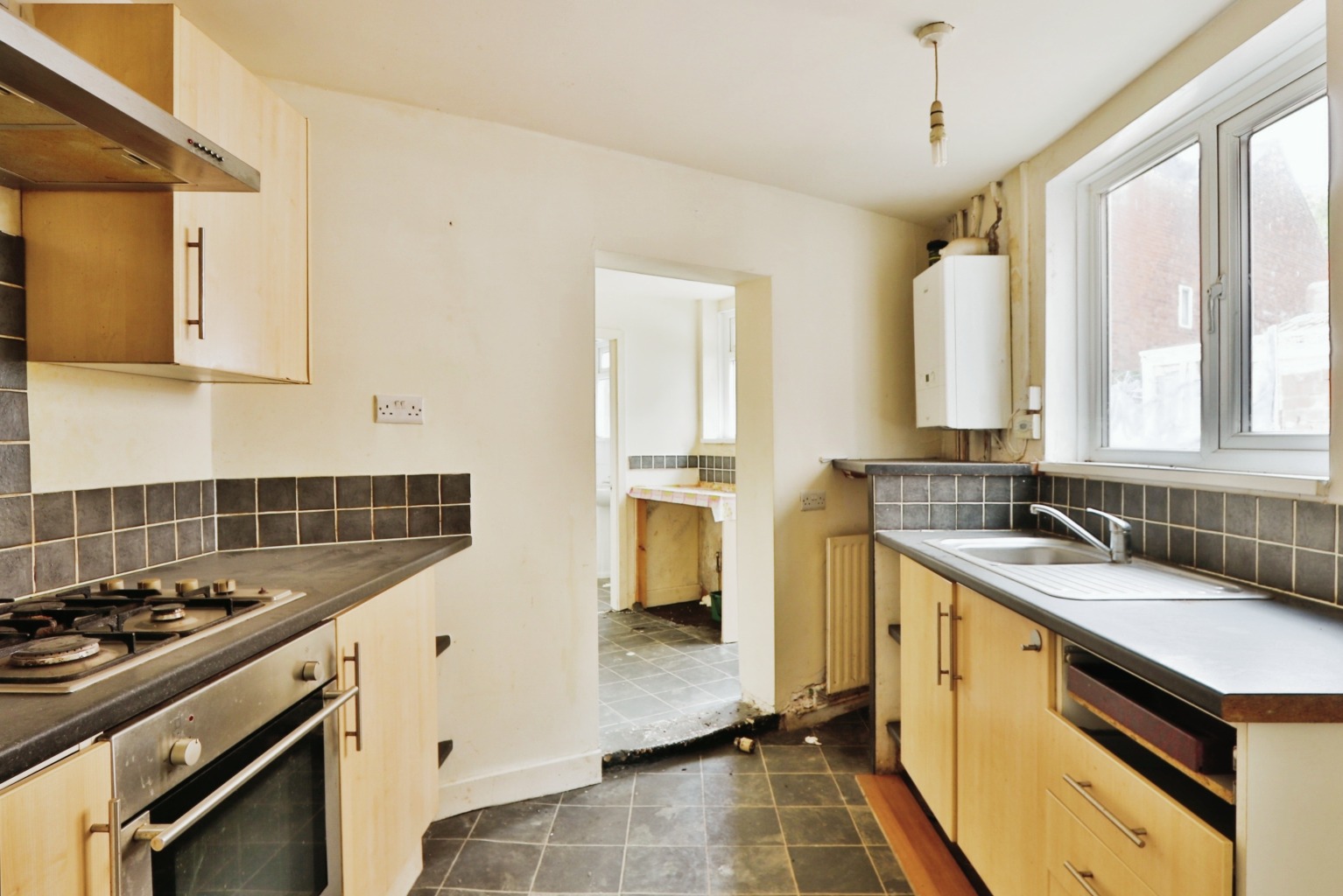 3 bed terraced house for sale in St Leonard's Road, Hull  - Property Image 2