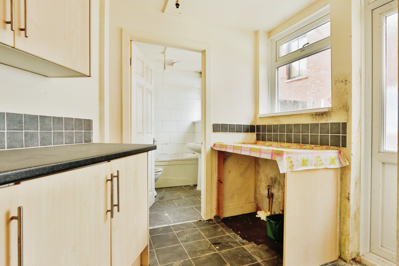 3 bed terraced house for sale in St Leonard's Road, Hull  - Property Image 3