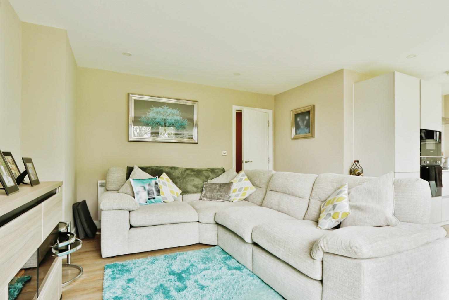 2 bed flat for sale in Queens Dock Avenue, Hull  - Property Image 3