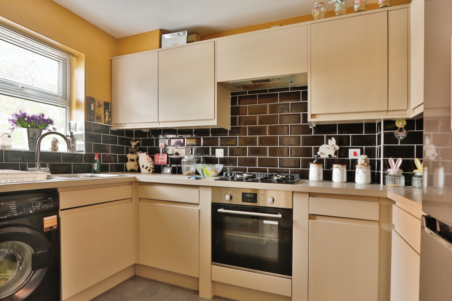 3 bed town house for sale in Philip Larkin Close, Hull  - Property Image 3