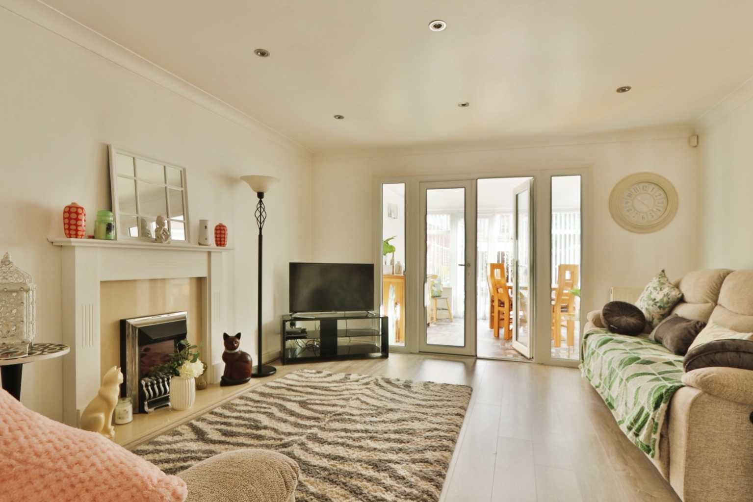 3 bed town house for sale in Philip Larkin Close, Hull  - Property Image 2