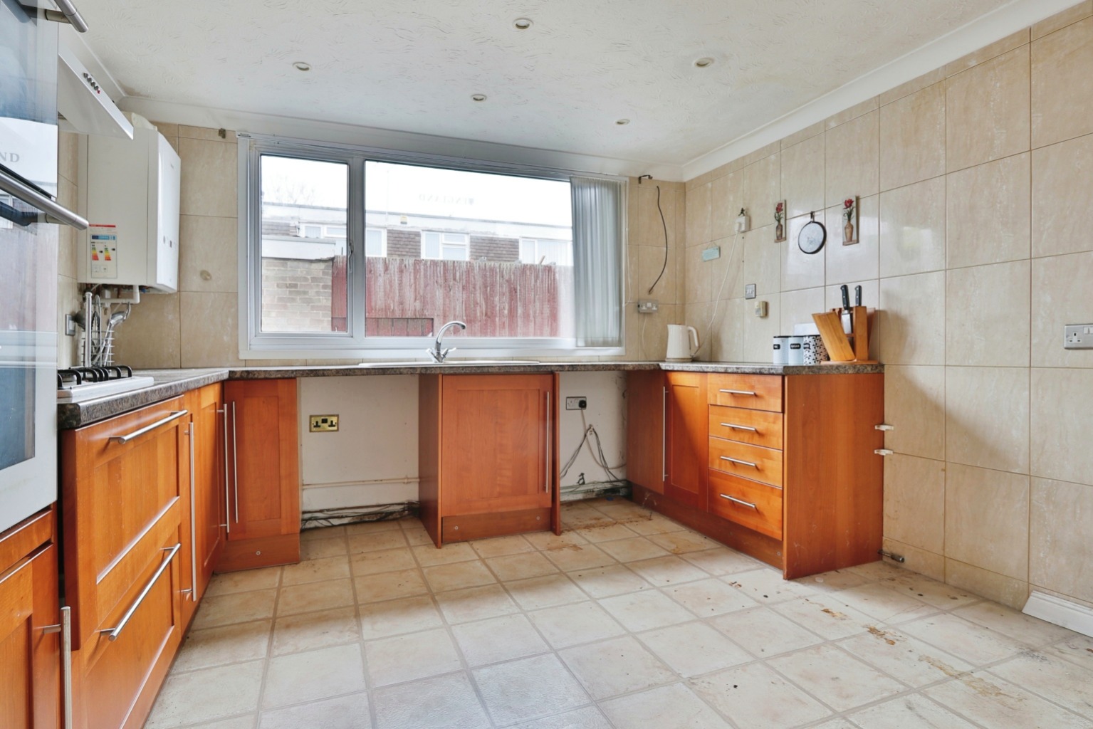 3 bed end of terrace house for sale in Axdane, Hull  - Property Image 3