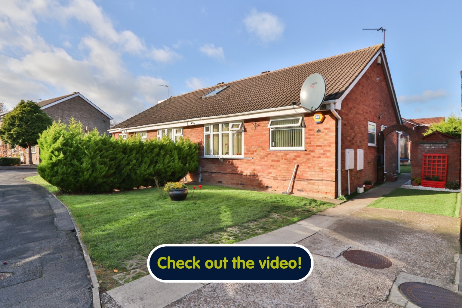 2 bed semi-detached bungalow for sale in Evergreen Drive, Hull  - Property Image 1