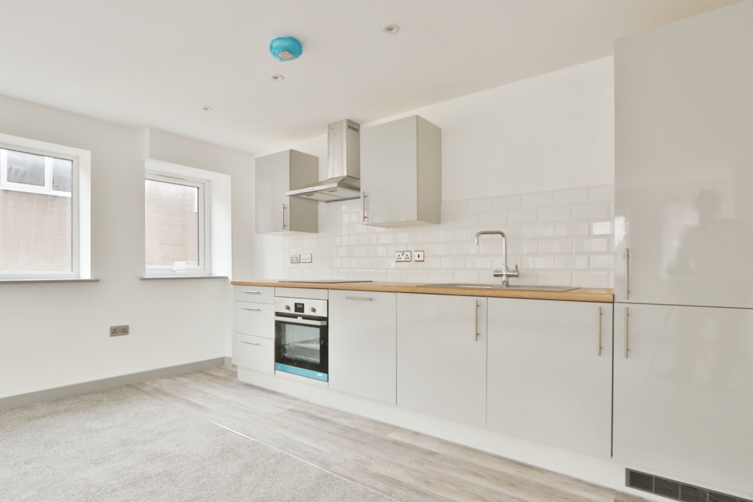 2 bed flat for sale in George Street, Hull  - Property Image 1