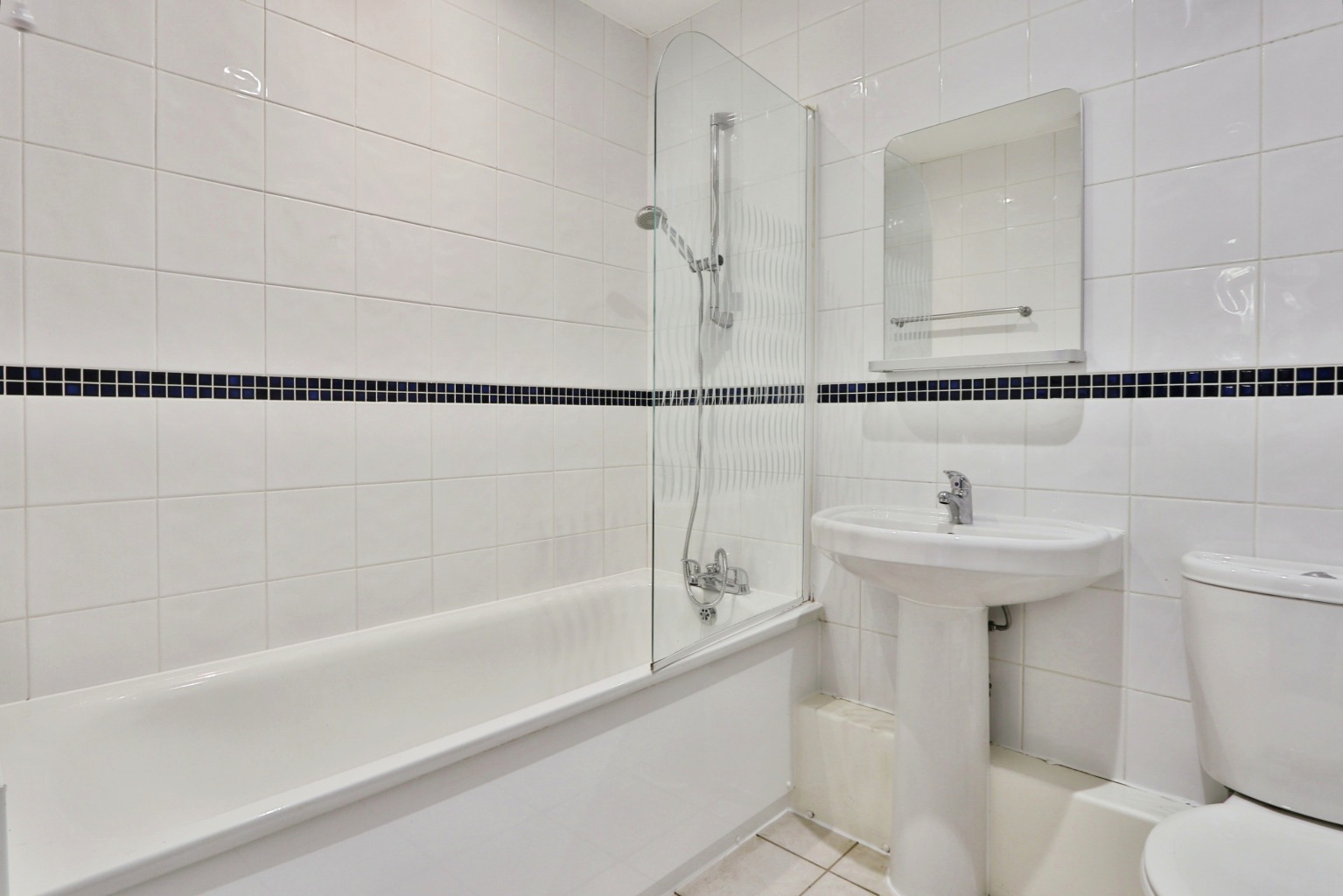 2 bed flat for sale in Lowgate, Hull  - Property Image 11