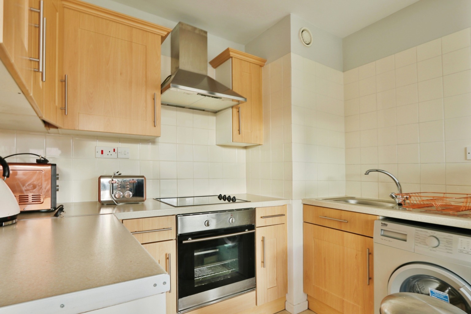 2 bed flat for sale in High Street, Hull  - Property Image 2