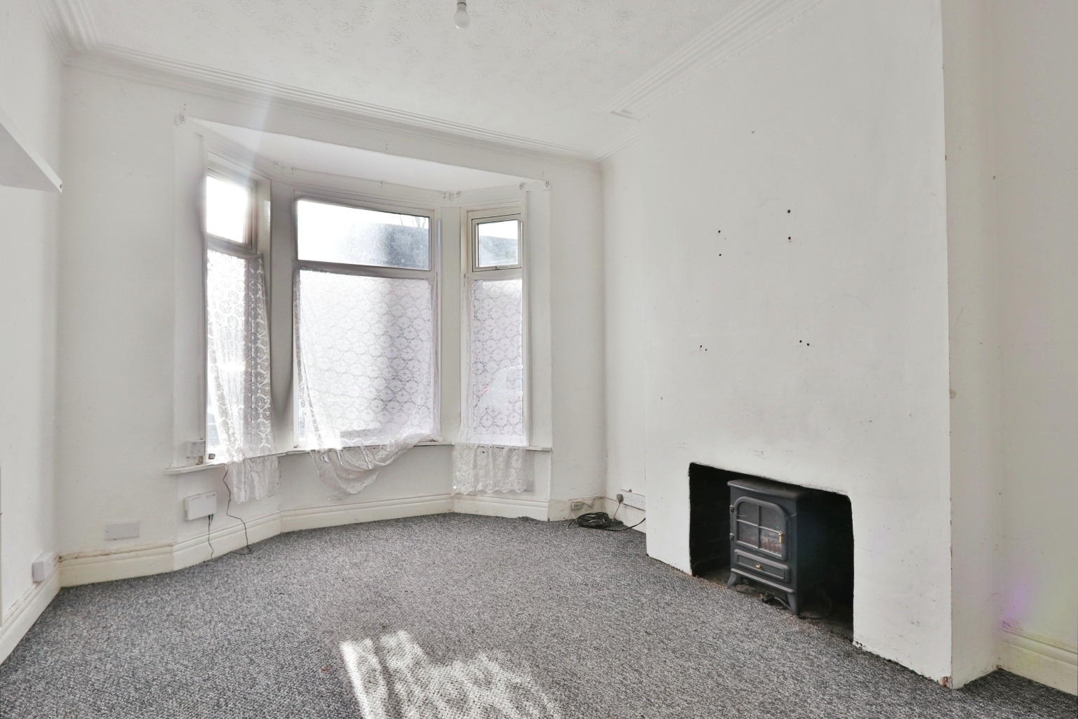 3 bed end of terrace house for sale in Goddard Avenue, Hull  - Property Image 2