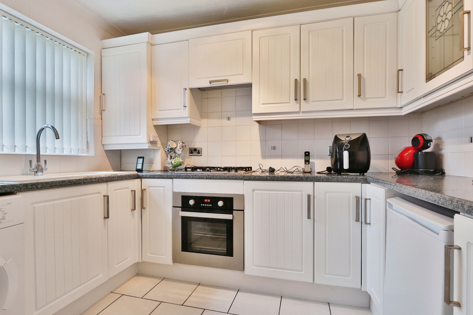 2 bed ground floor flat for sale in Gullane Drive, Hull  - Property Image 4