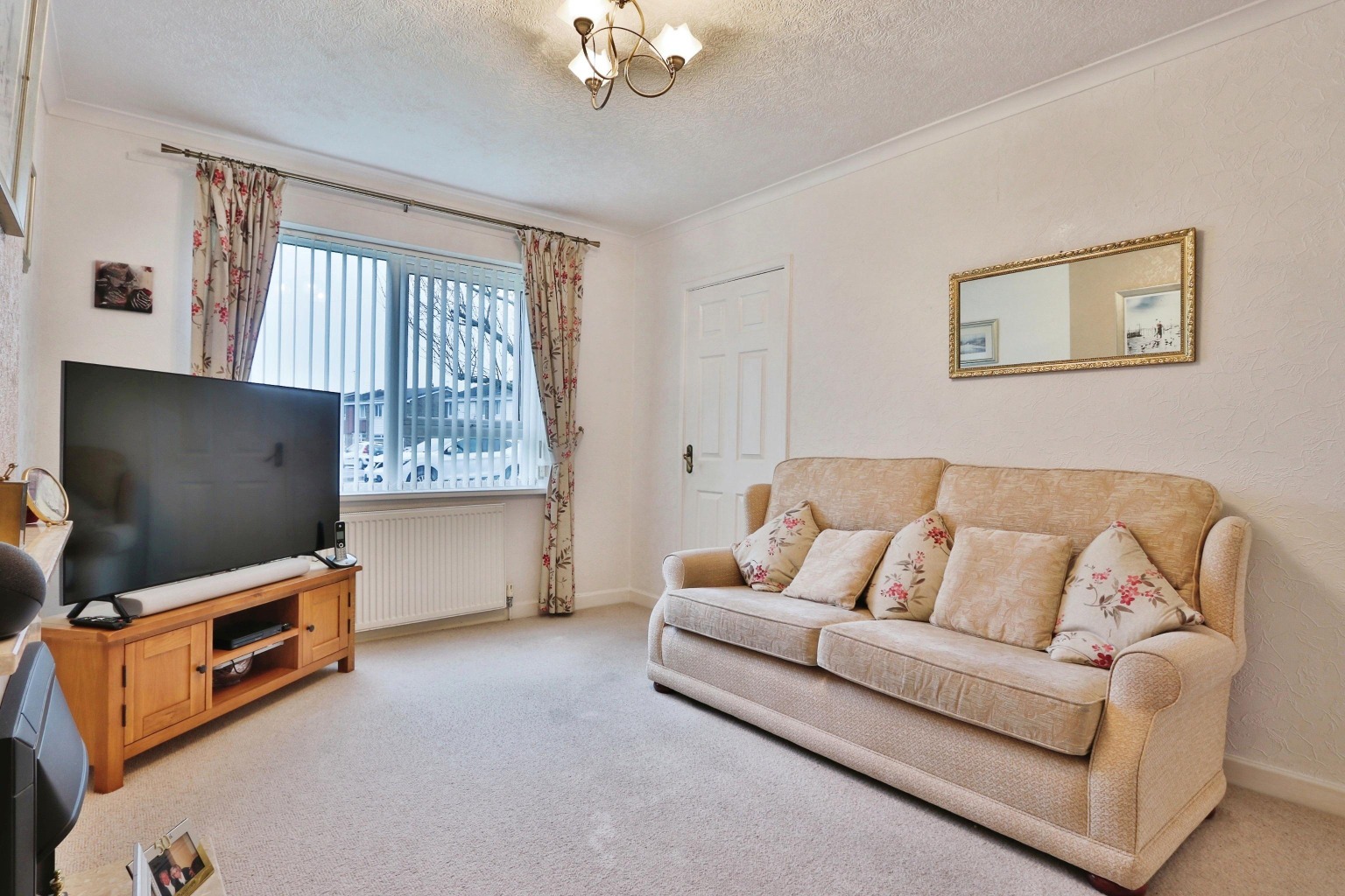 2 bed ground floor flat for sale in Gullane Drive, Hull  - Property Image 2