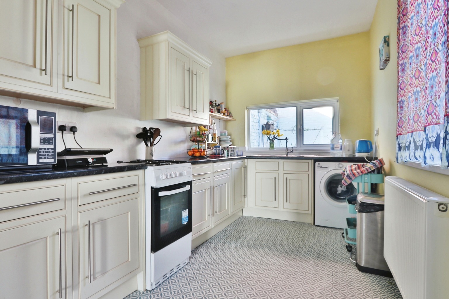2 bed terraced house for sale in De Grey Street, Hull  - Property Image 2