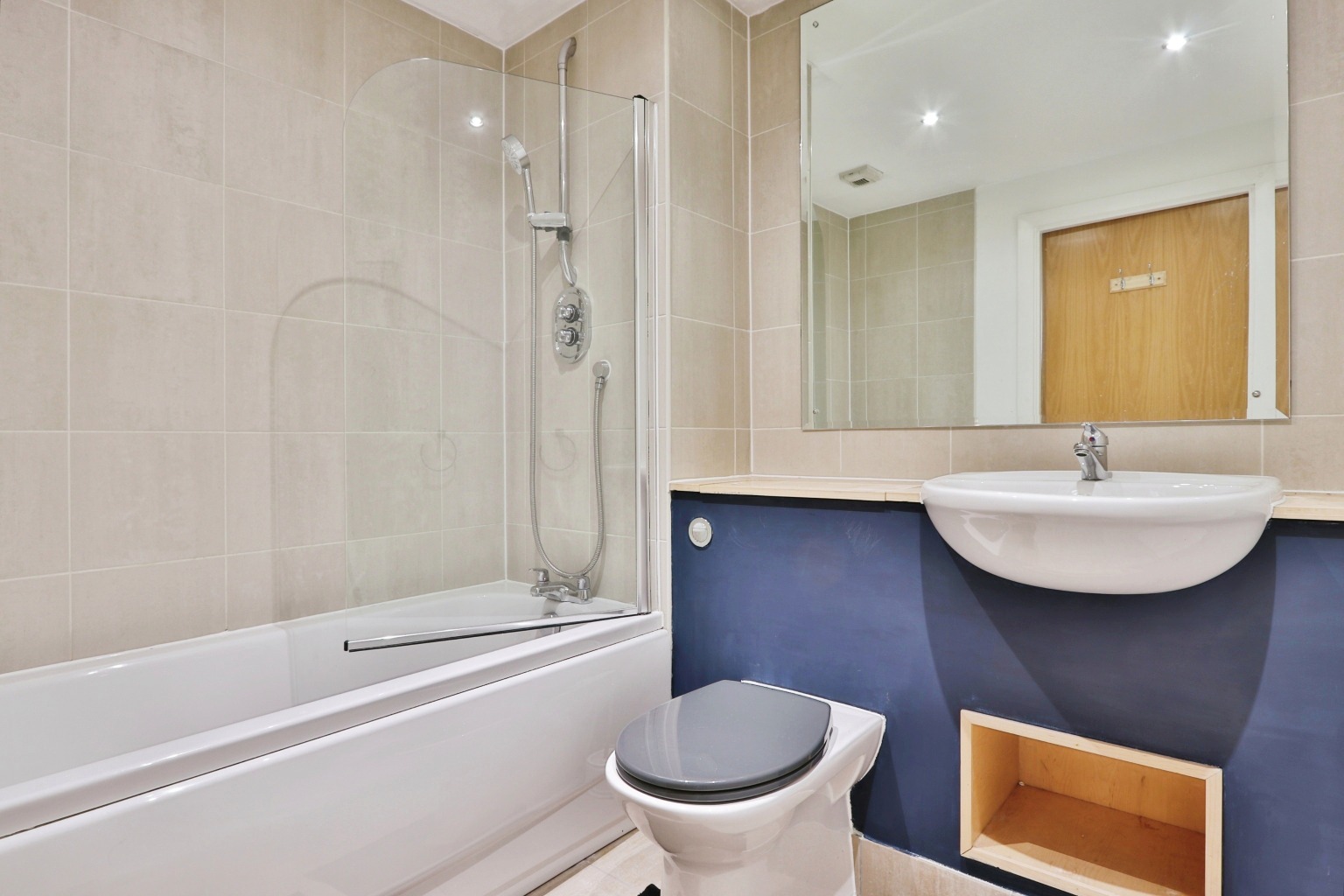 2 bed flat for sale in Trinity Wharf, Hull  - Property Image 12