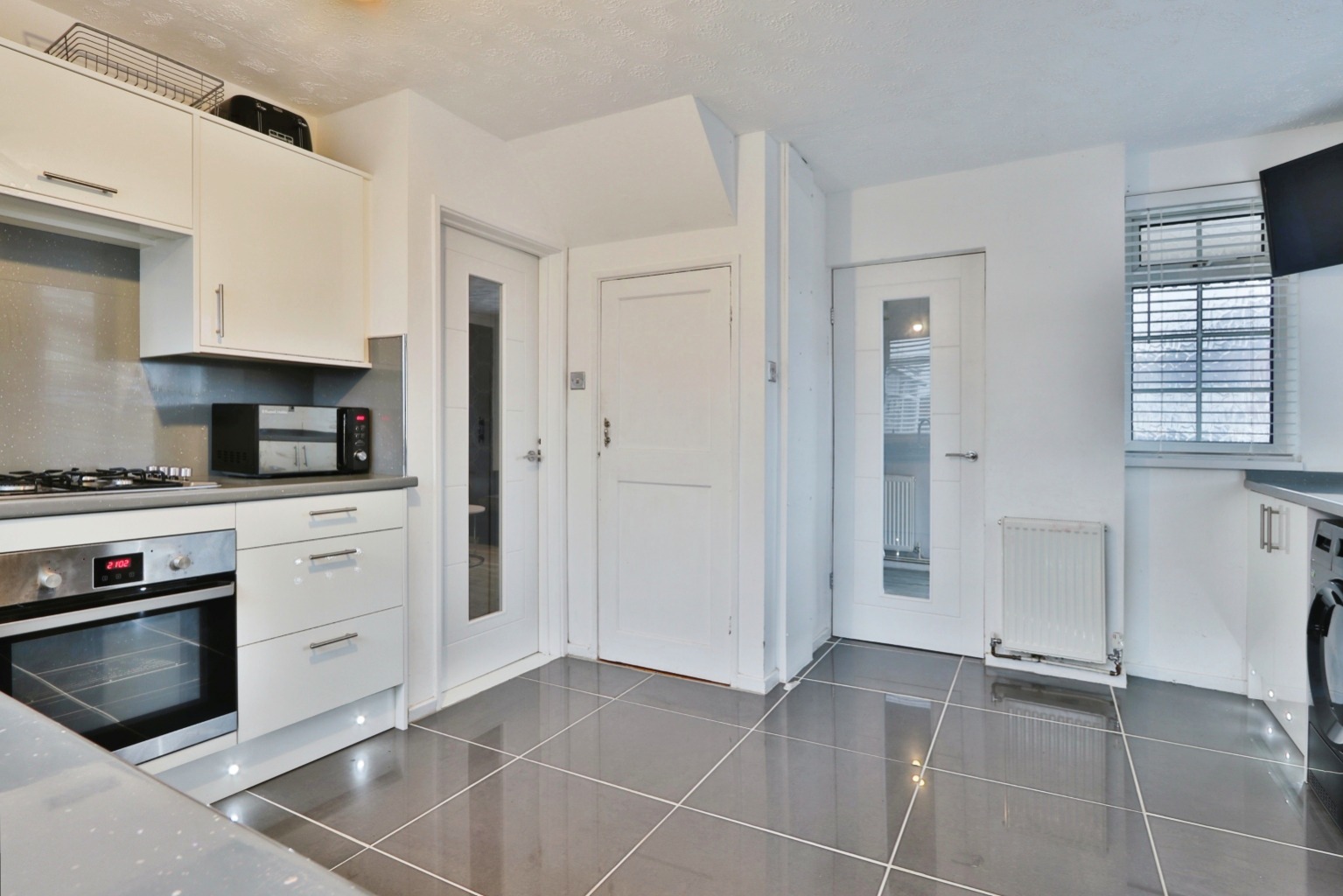 3 bed end of terrace house for sale in Cladshaw, Hull  - Property Image 4
