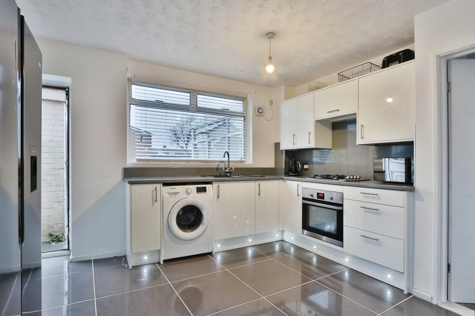 3 bed end of terrace house for sale in Cladshaw, Hull  - Property Image 5