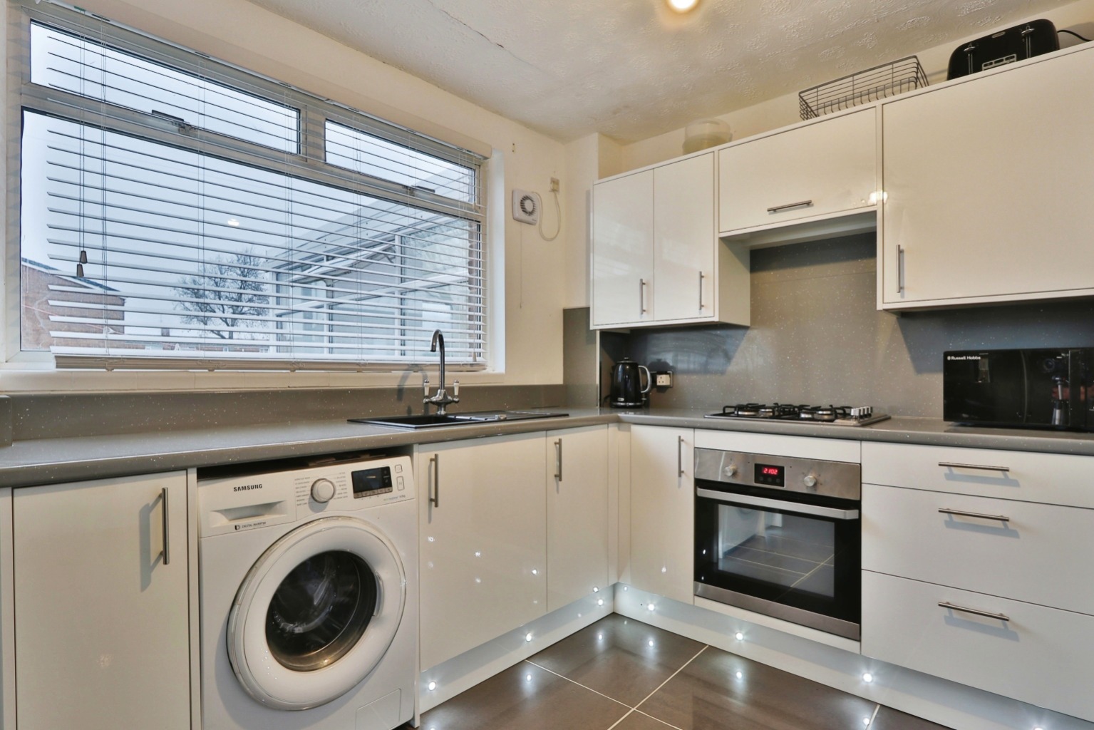 3 bed end of terrace house for sale in Cladshaw, Hull  - Property Image 6