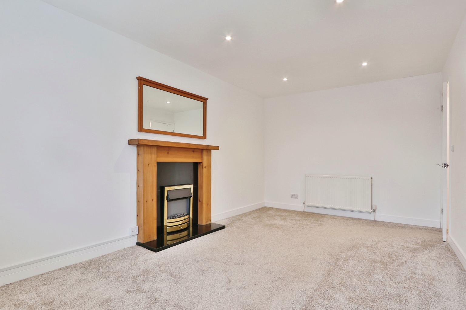 2 bed bungalow for sale in Greylees Avenue, Hull  - Property Image 3