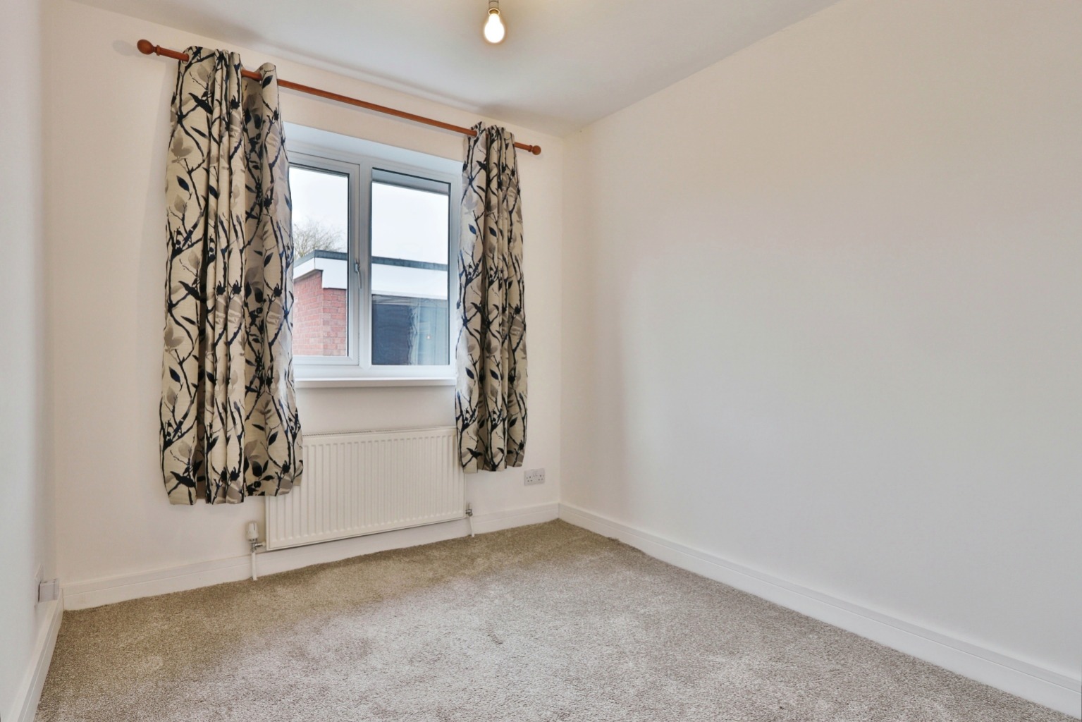 2 bed bungalow for sale in Greylees Avenue, Hull  - Property Image 6