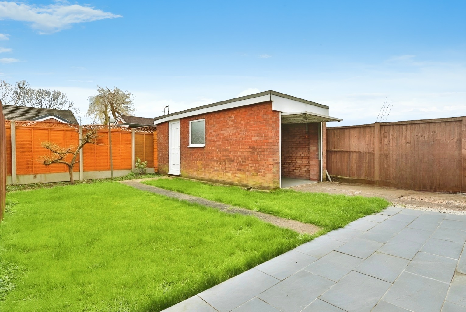 2 bed bungalow for sale in Greylees Avenue, Hull  - Property Image 10
