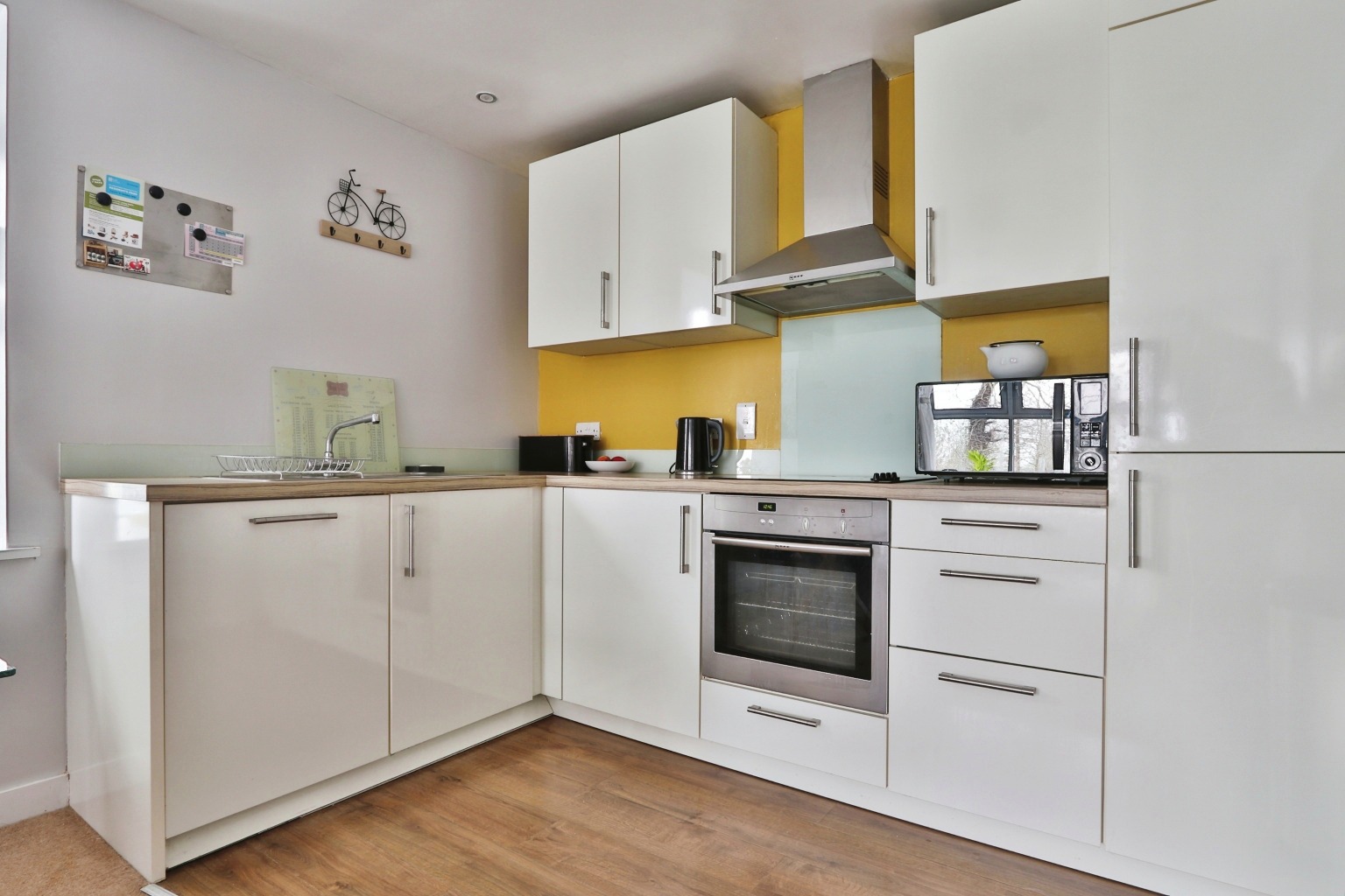 2 bed flat for sale in Wellington Street West, Hull  - Property Image 4