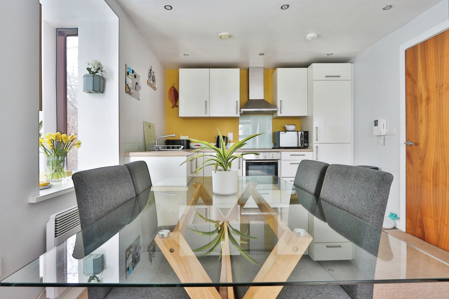 2 bed flat for sale in Wellington Street West, Hull  - Property Image 5