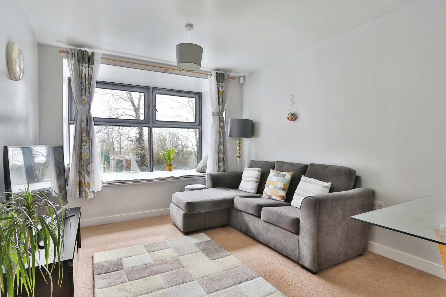 2 bed flat for sale in Wellington Street West, Hull  - Property Image 2