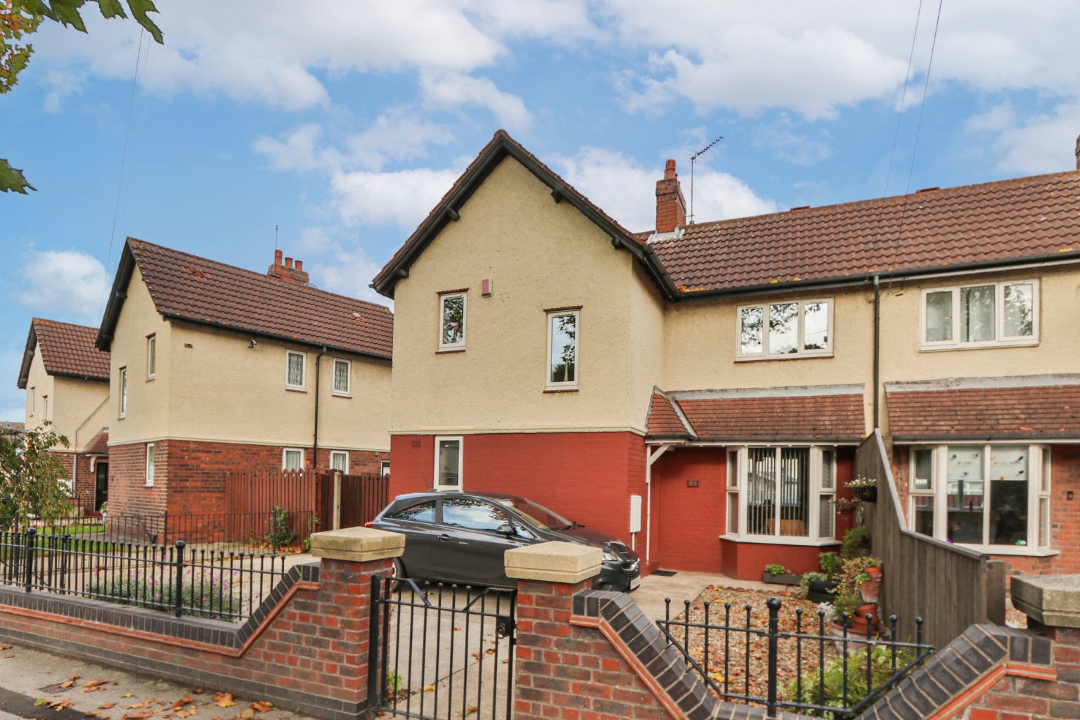3 bed semi-detached house for sale - Property Image 1