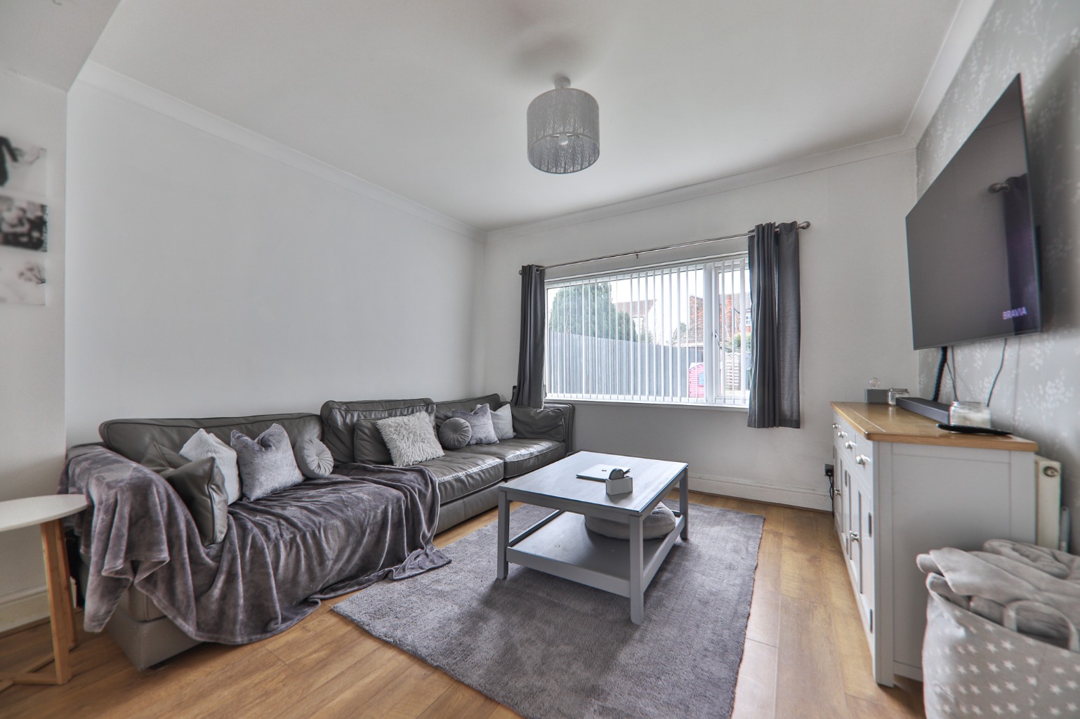 3 bed end of terrace house for sale in South View, Hull  - Property Image 2