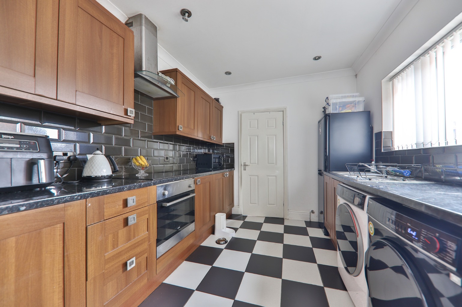 3 bed end of terrace house for sale in South View, Hull  - Property Image 3