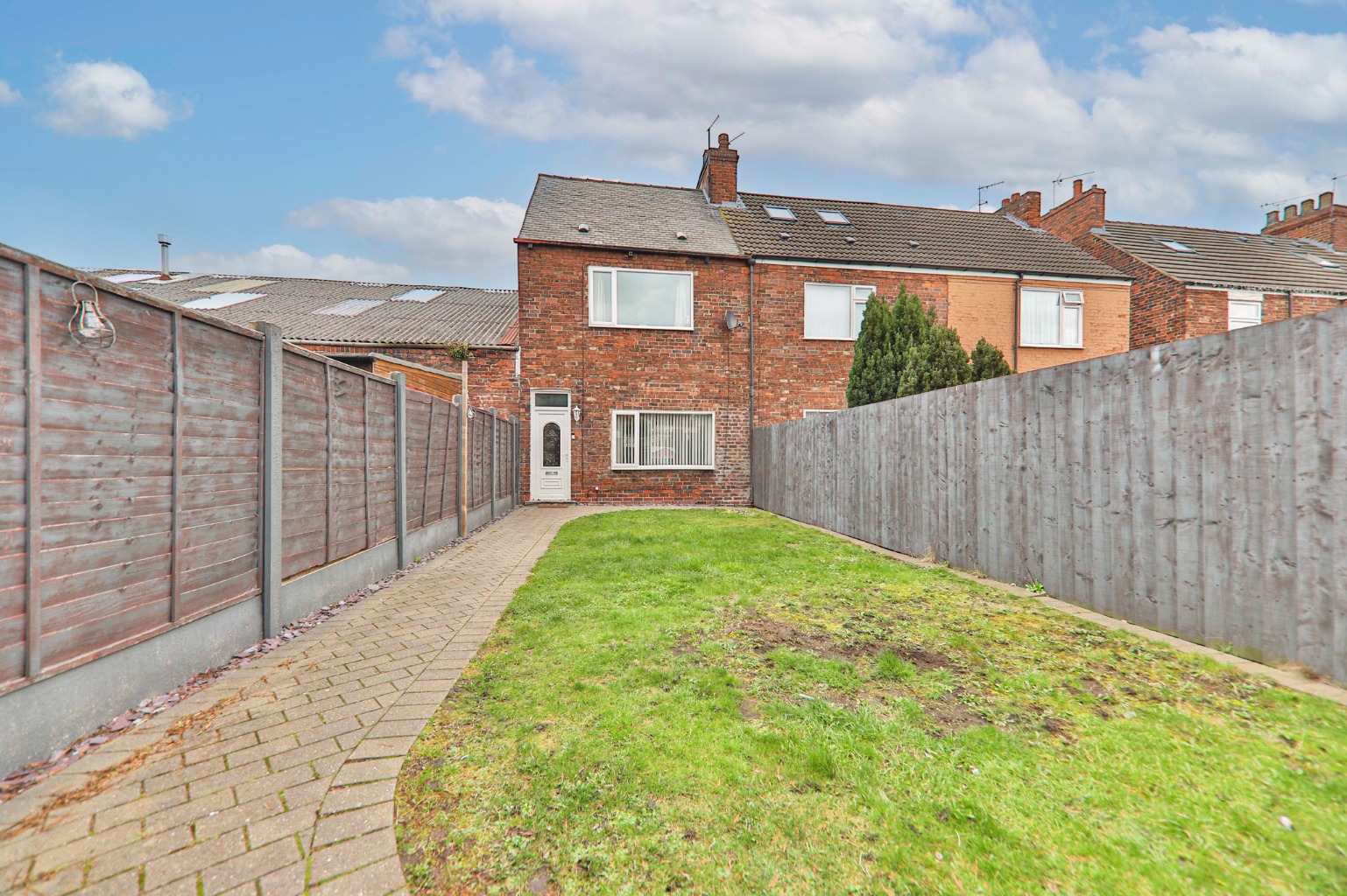 End of terrace house in South View, Anlaby Common, Hull,  HU4 7SG