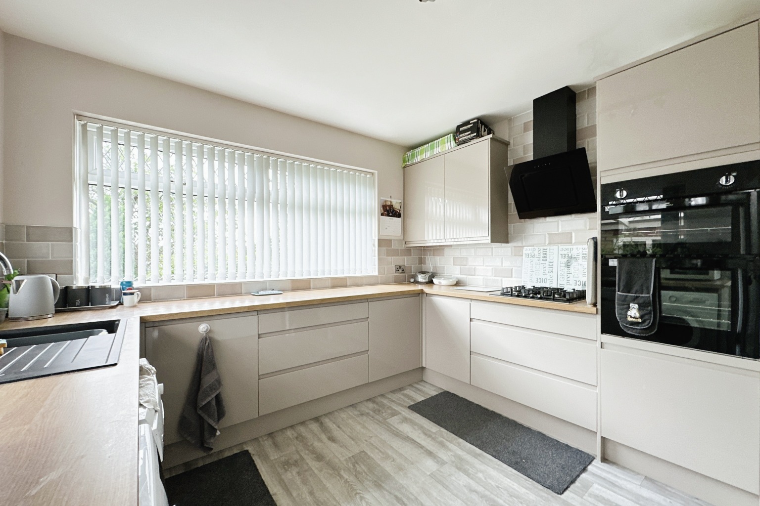 3 bed detached bungalow for sale in The Lunds, Hull  - Property Image 8