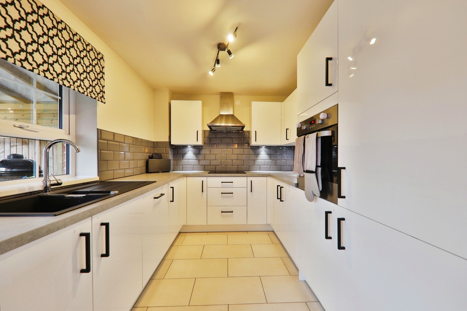 3 bed detached house for sale in Waudby Close, Hessle  - Property Image 2