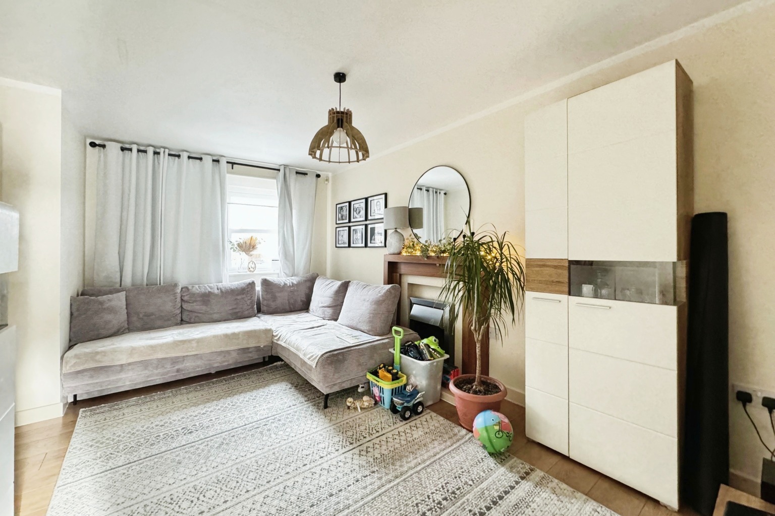 3 bed terraced house for sale in Hull Road, Hessle  - Property Image 3