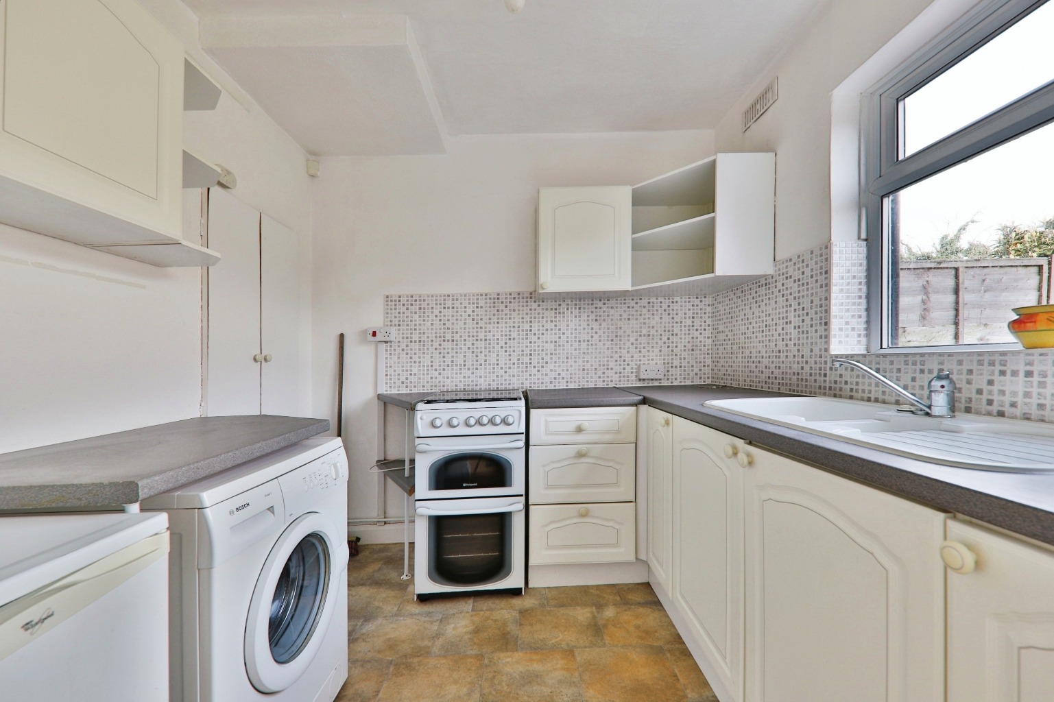 2 bed terraced house for sale in Cambridge Road, Hessle  - Property Image 2